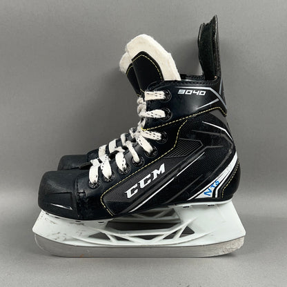 CCM Tacks 9040 Size 13Y Youth Hockey Skates