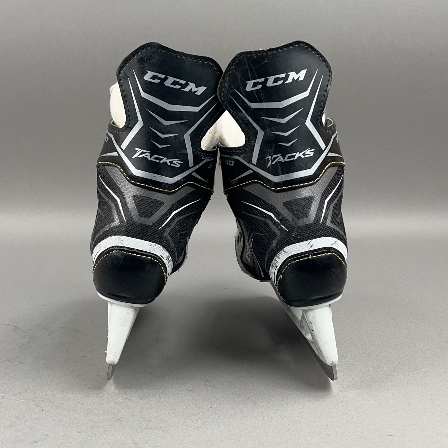 CCM Tacks 9040 Size 13Y Youth Hockey Skates