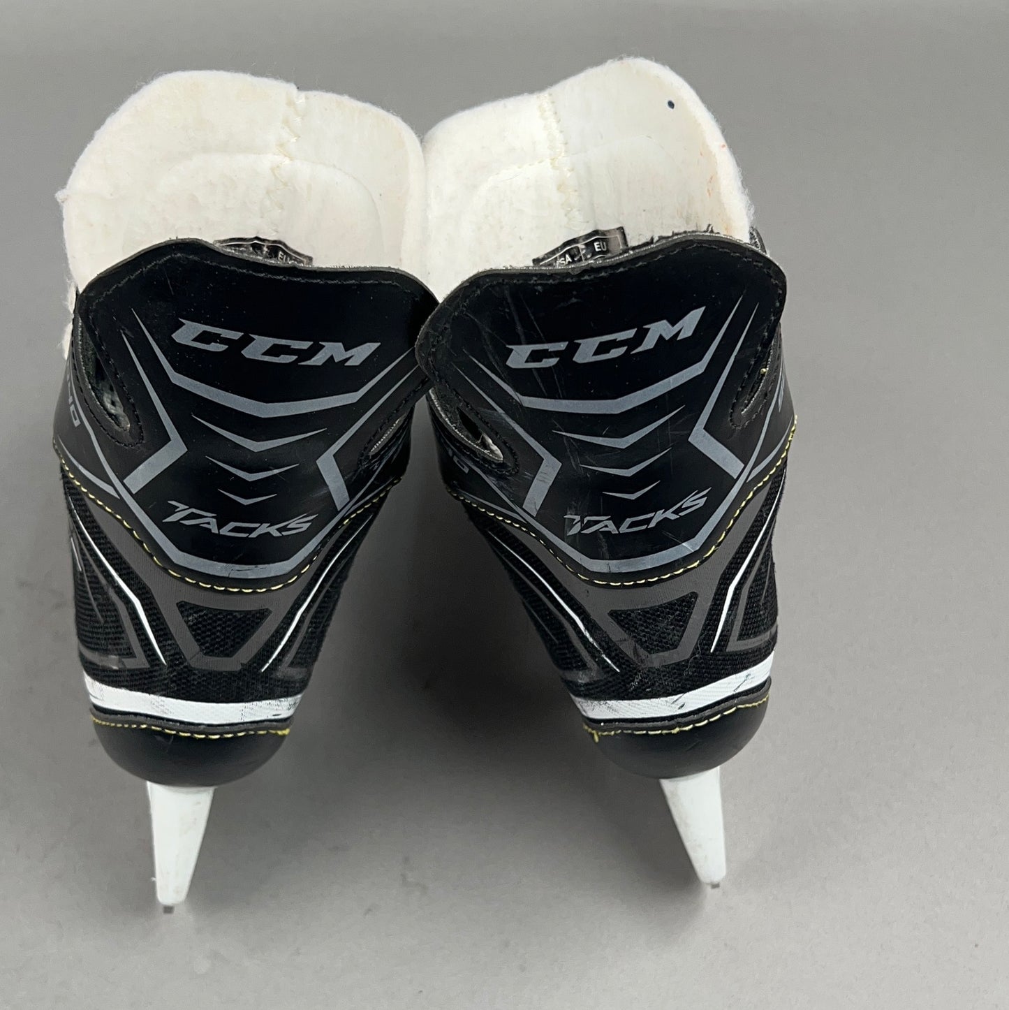 CCM Tacks 9040 Size 13Y Youth Hockey Skates