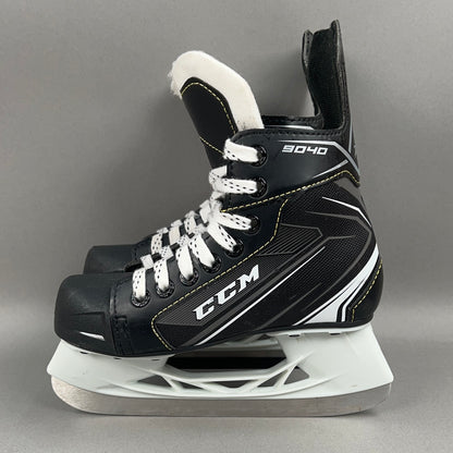 CCM Tacks 9040 Size 13Y Youth Hockey Skates