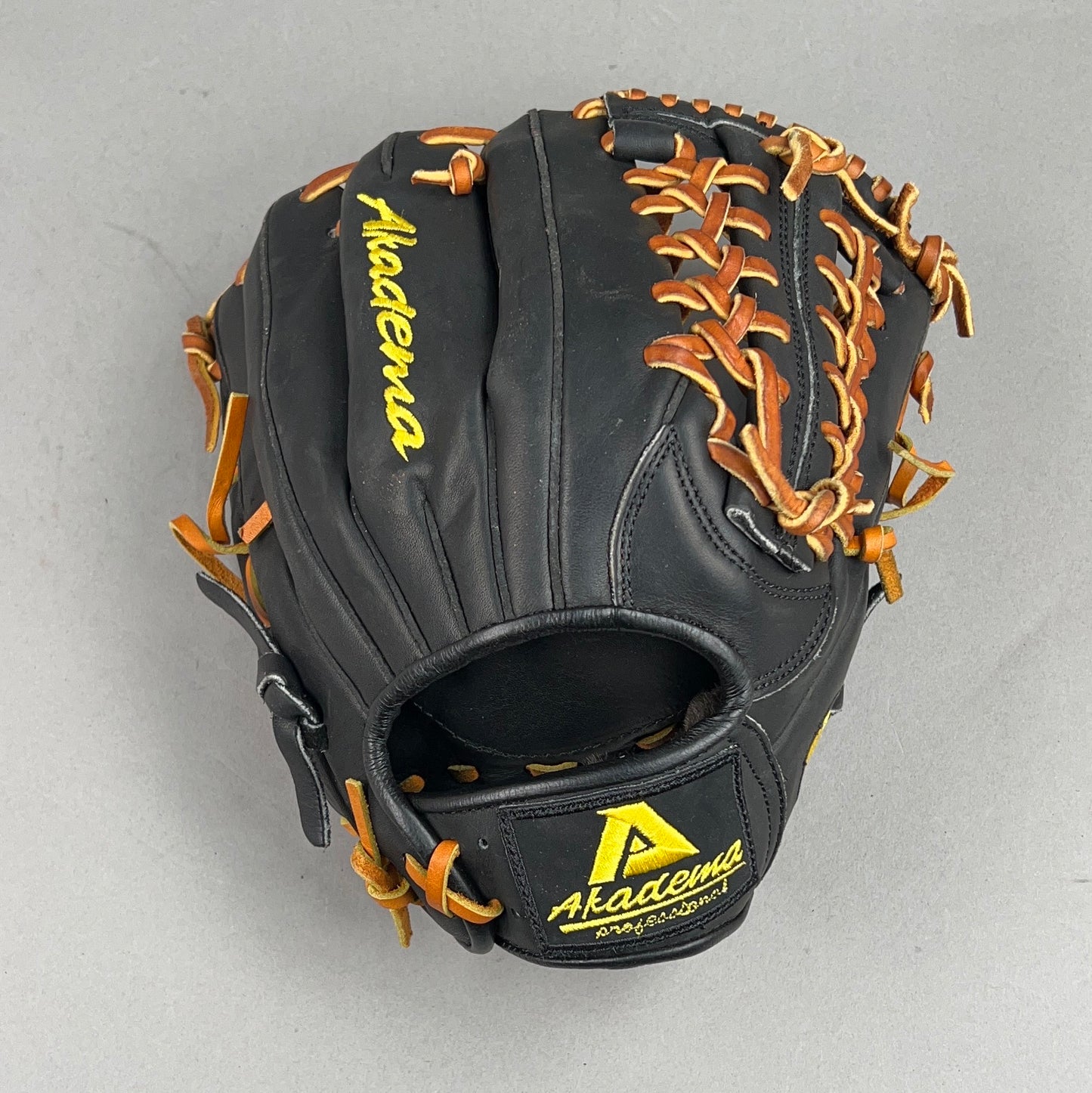 Akadema ADL18 11.5" Right Hand Thrower Baseball Glove