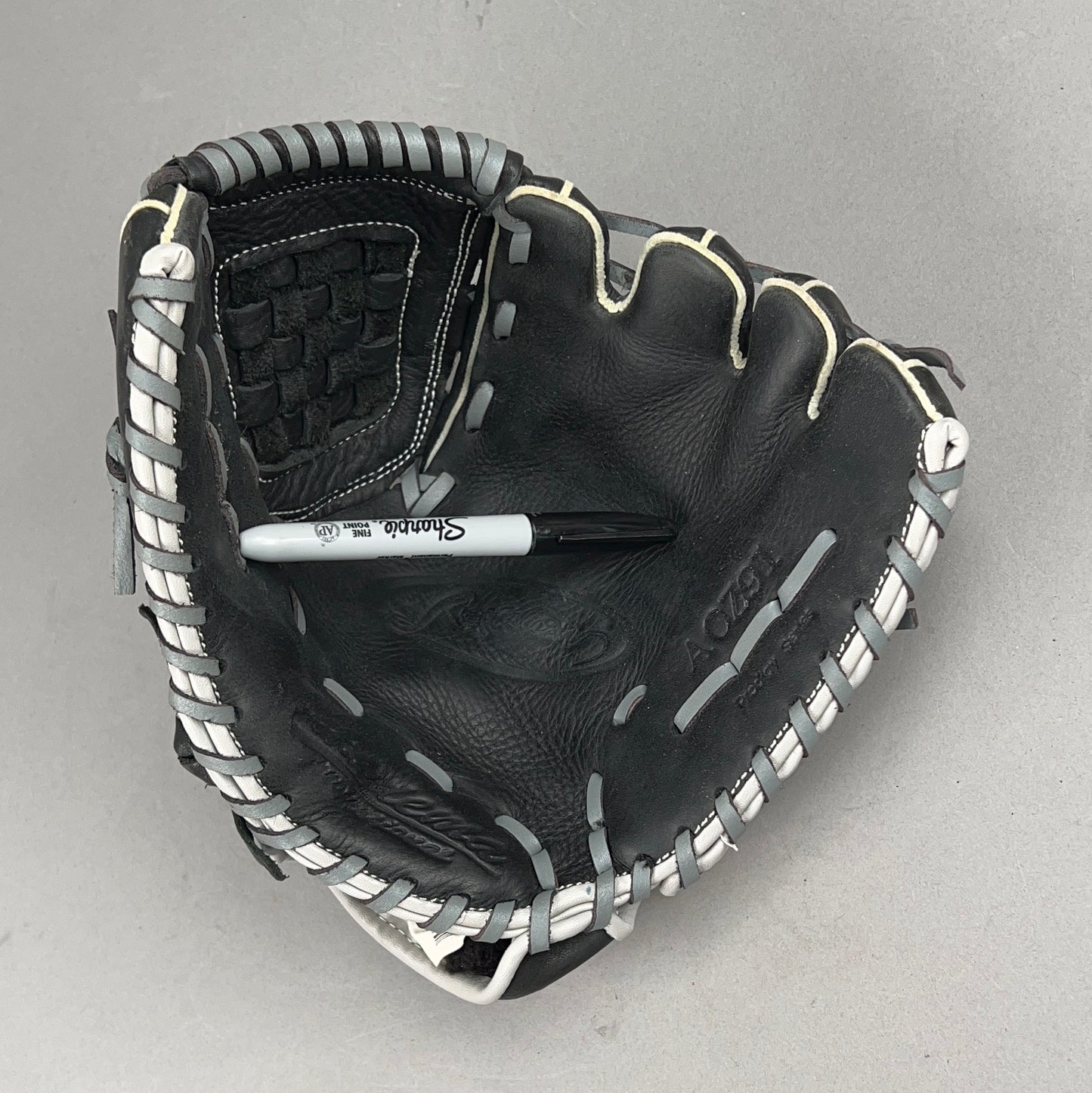 Akadema AOZ91 Prodigy Series 11" Right Hand Thrower Vintage Baseball Glove