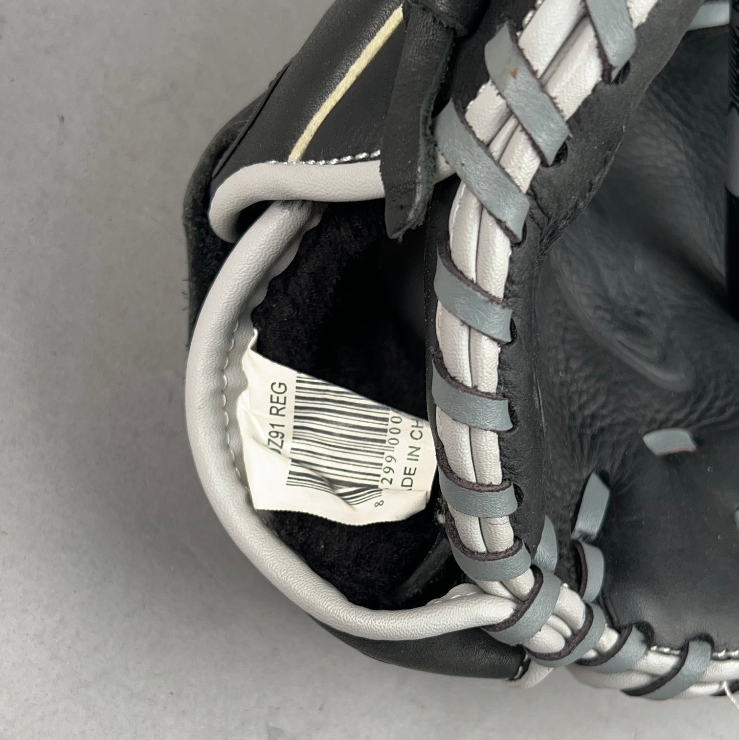 Akadema AOZ91 Prodigy Series 11" Right Hand Thrower Vintage Baseball Glove