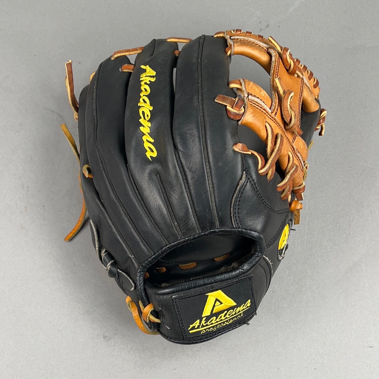 Akadema AML1 12" Right Hand Thrower Vintage Baseball Glove