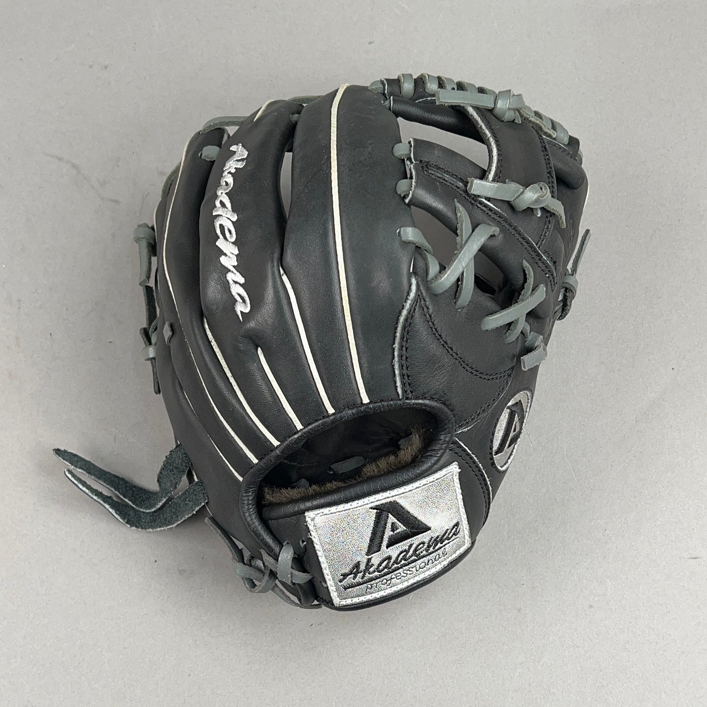 Akadema AGG103 Precision Series 11.25" Right Hand Thrower Vintage Baseball Glove
