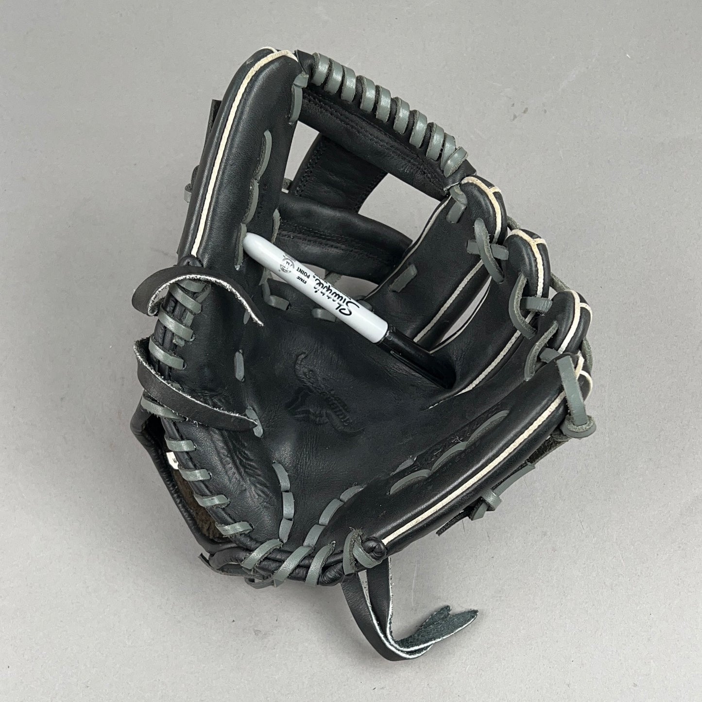 Akadema AGG103 Precision Series 11.25" Right Hand Thrower Vintage Baseball Glove