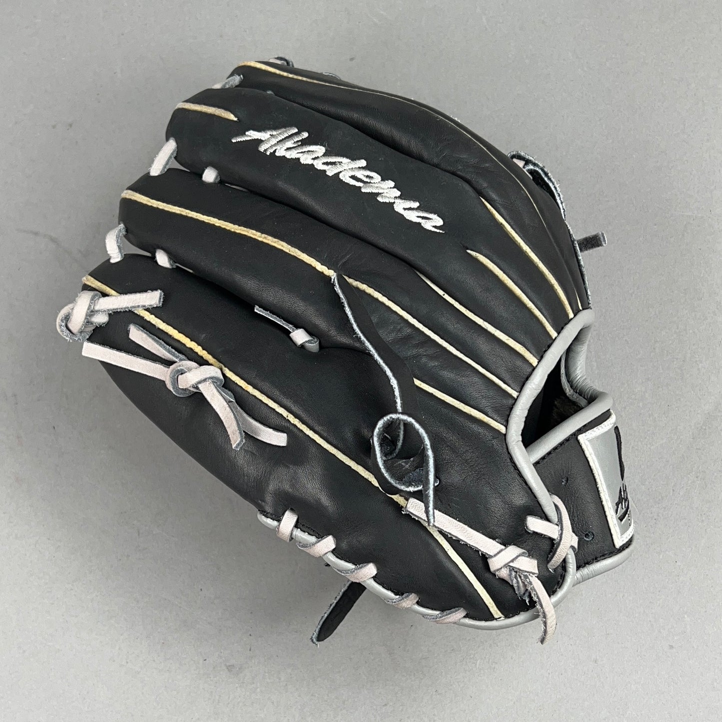 Akadema ASD111 Precision Series 11.5" Right Hand Thrower Vintage Baseball Glove