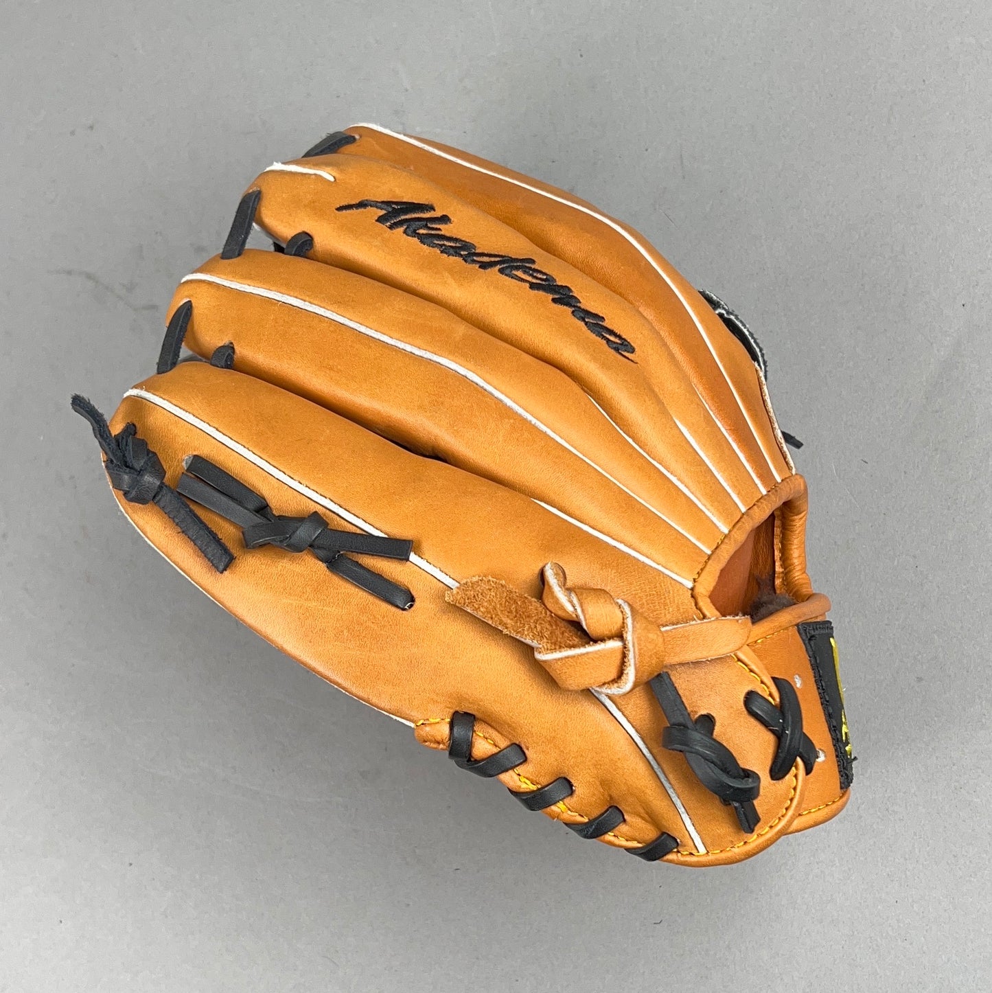 Akadema ATC11 Professional Series 11.5" Right Hand Thrower Baseball Glove