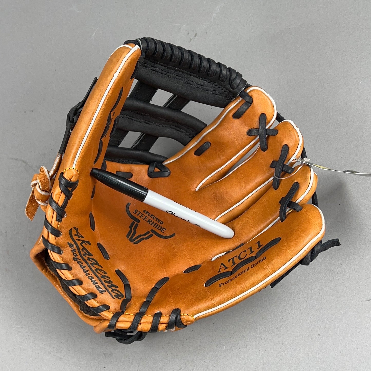 Akadema ATC11 Professional Series 11.5" Right Hand Thrower Baseball Glove