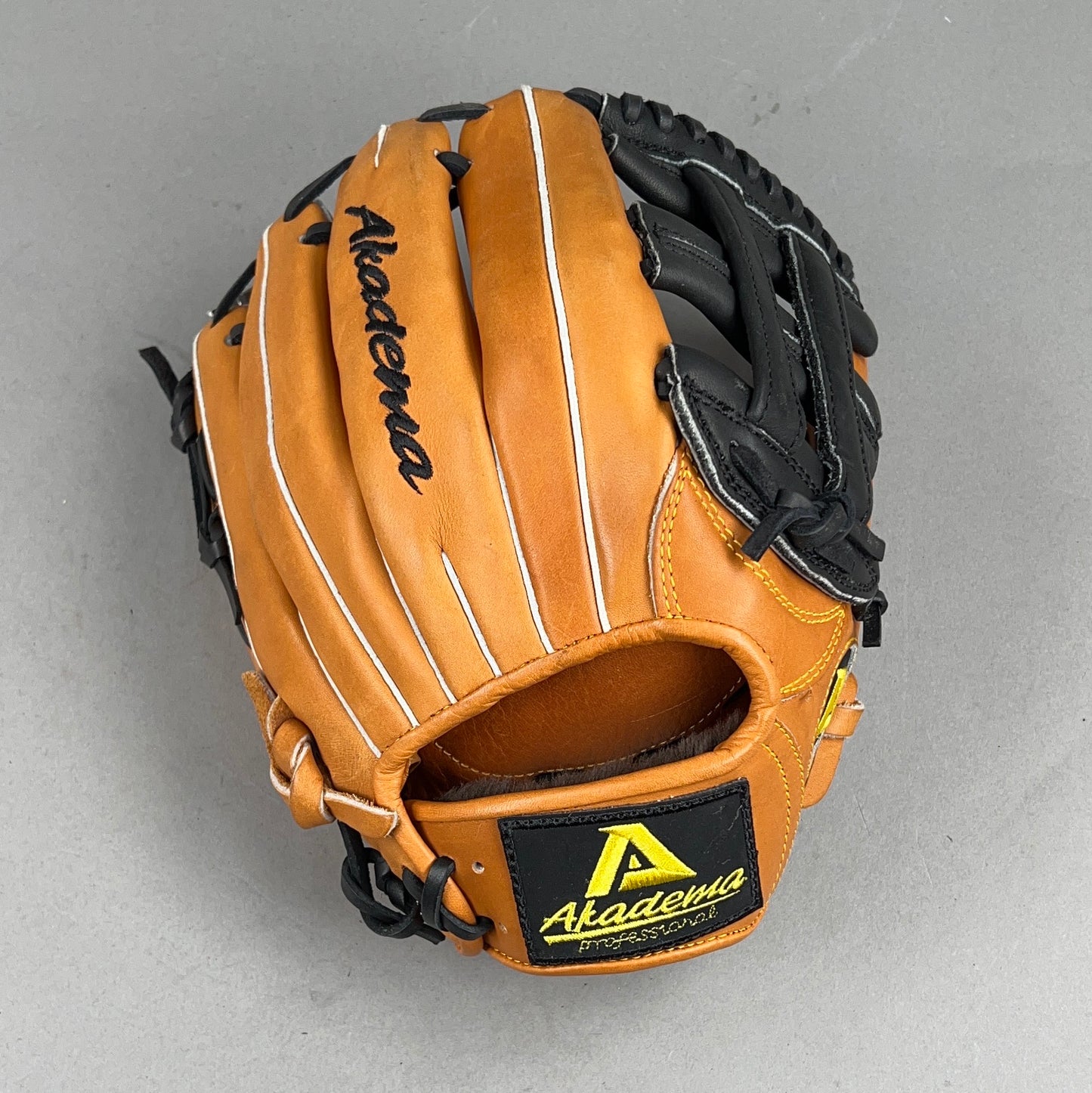 Akadema ATC11 Professional Series 11.5" Right Hand Thrower Baseball Glove