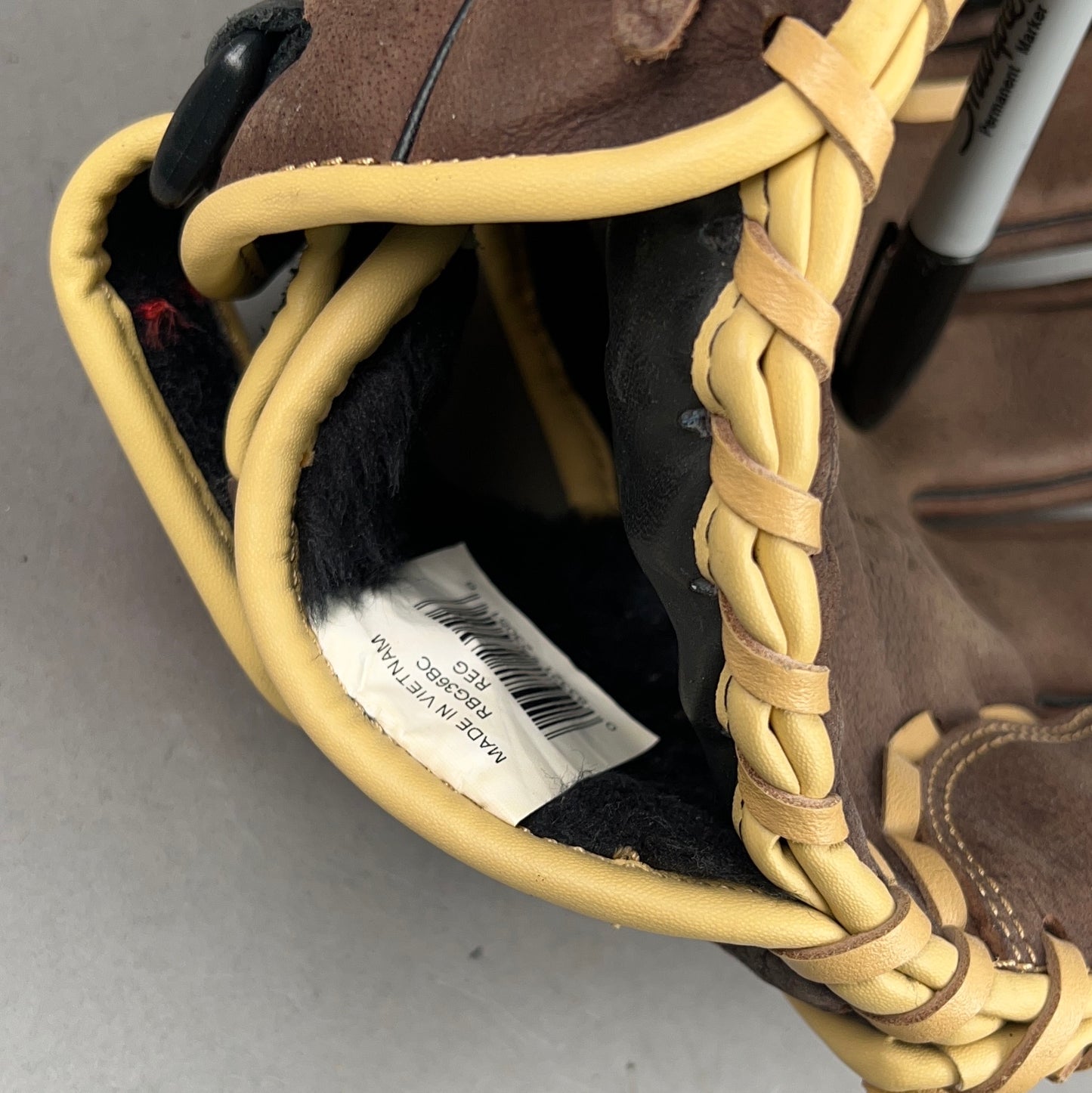 Rawlings RBG36BC 12.5" Right Hand Thrower Baseball Glove