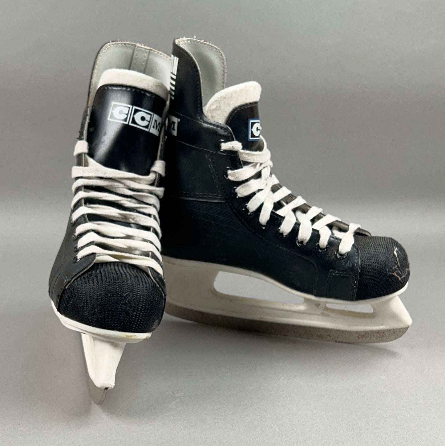 CCM Champion 90 Size 4 Intermediate Hockey Skates