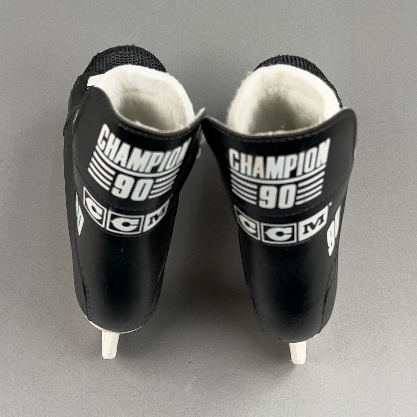 CCM Champion 90 Size 4 Intermediate Hockey Skates