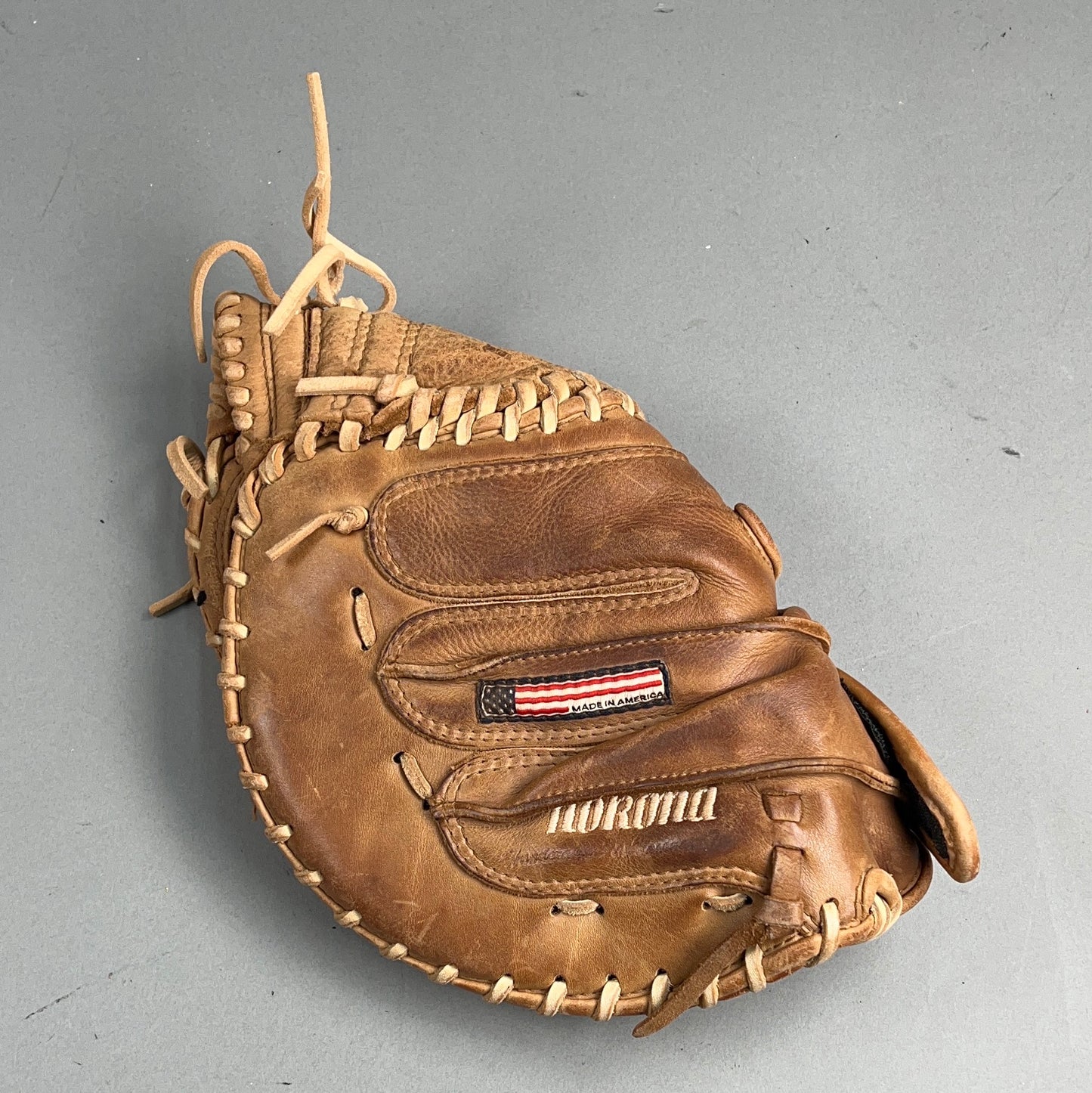 Nokona Bloodline BTF-3250 32.5" Right Hand Thrower Catchers Mitt