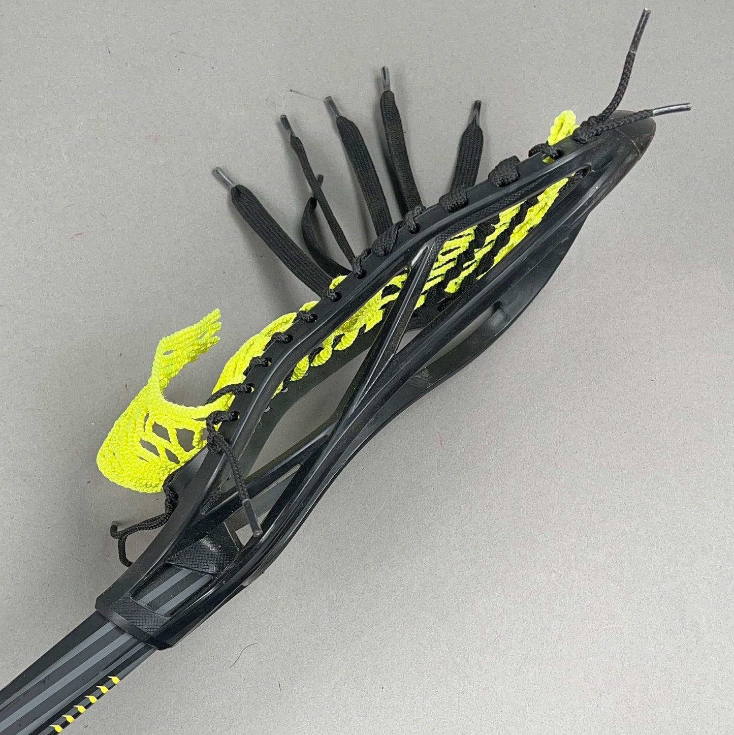 Under Armour Strategy Attack/Mid Lacrosse Head w/ 30" Strategy 7000 Alloy