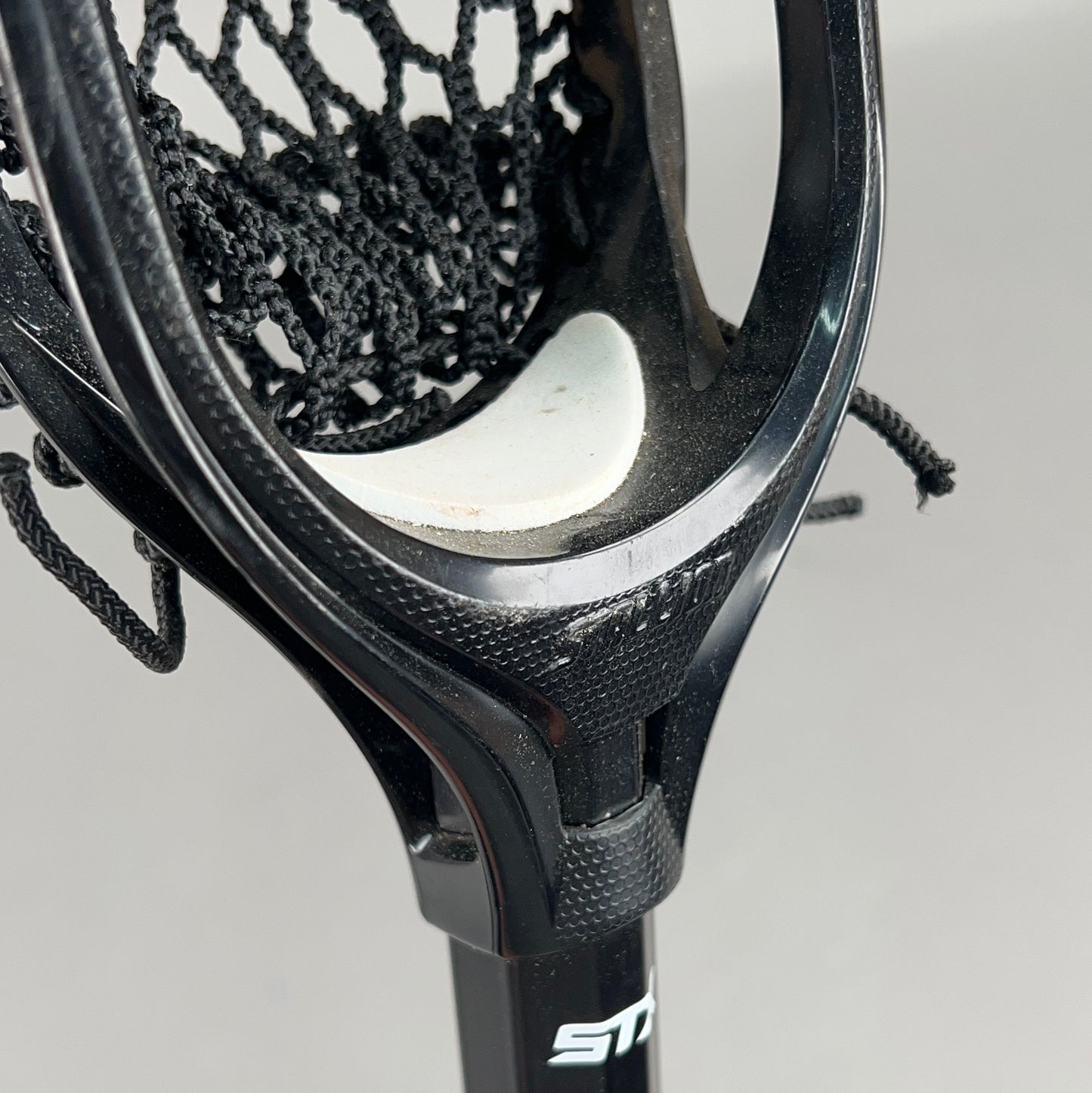 STX Stallion Attack/Mid Lacrosse Head w/ 30" STX 6000