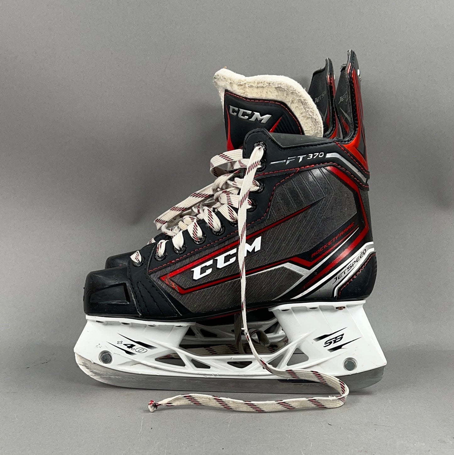 CCM FT370 Size 6 Intermediate Hockey Skates