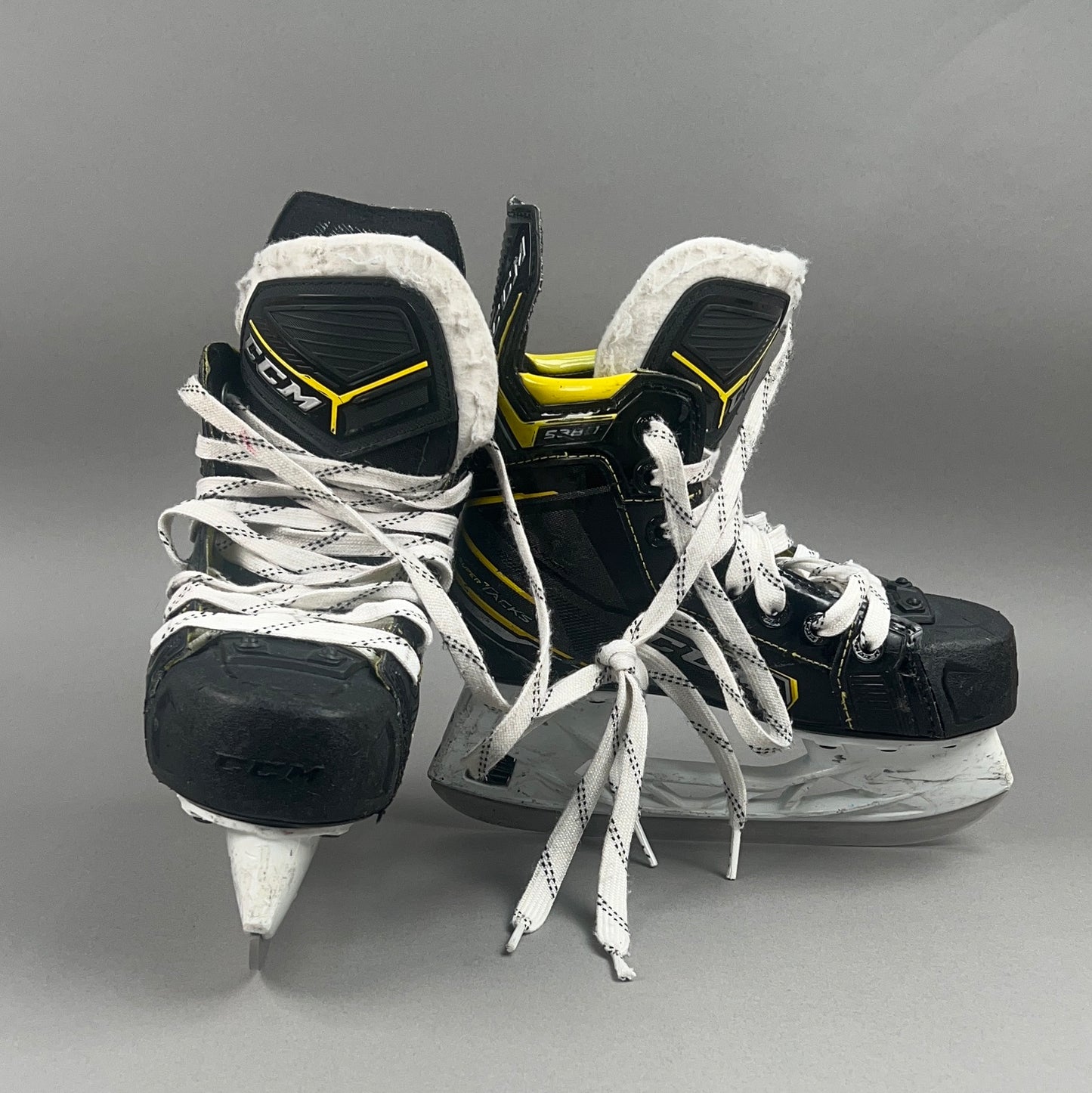 CCM Super Tacks 9380 Size 1.5 Junior Hockey Skates