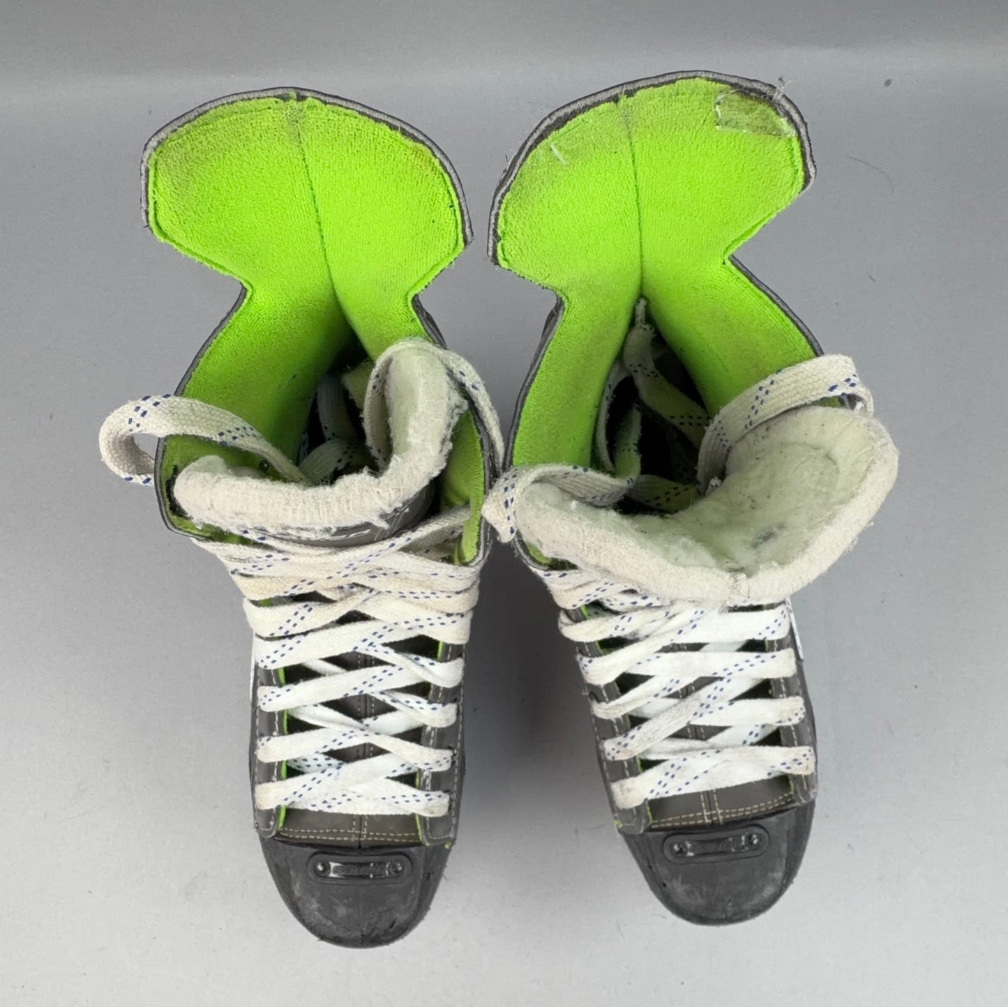 Bauer XLS Size 6.5 Intermediate Hockey Skates