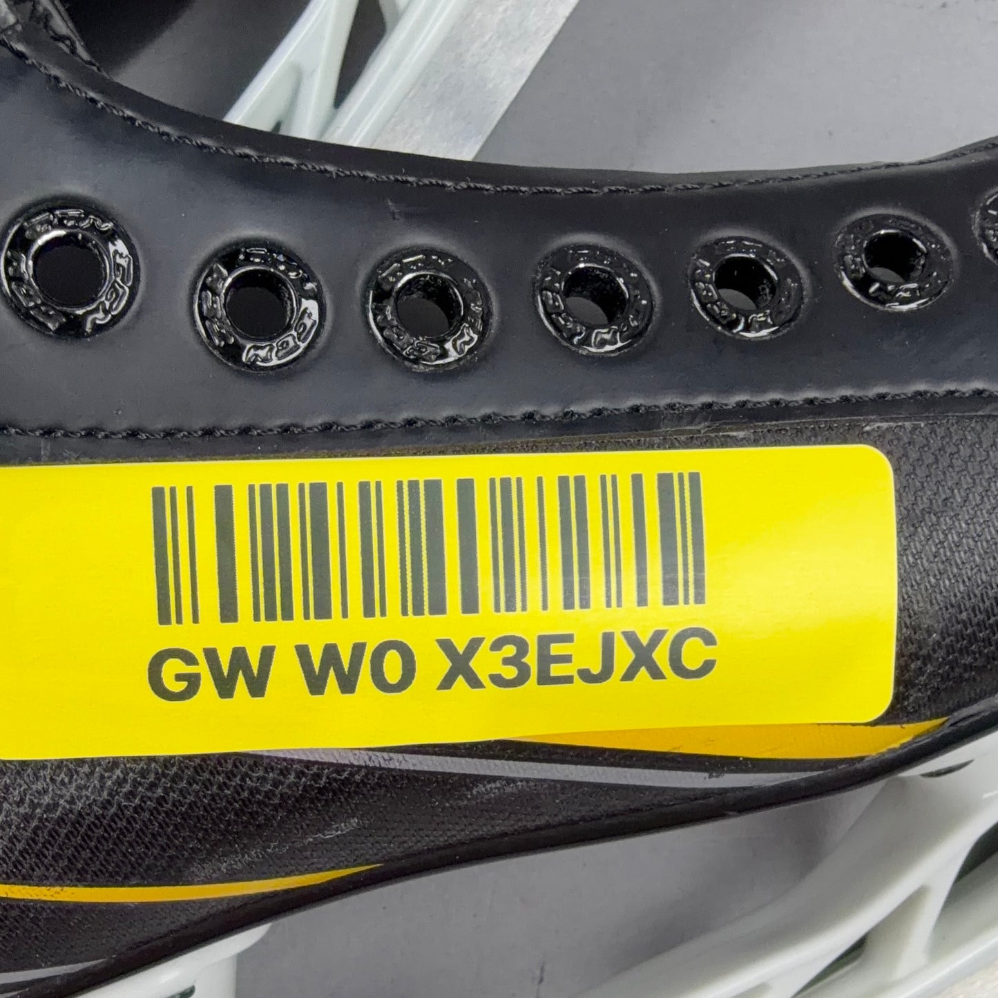 CCM Tacks 9042 Size 5 Intermediate Hockey Skates
