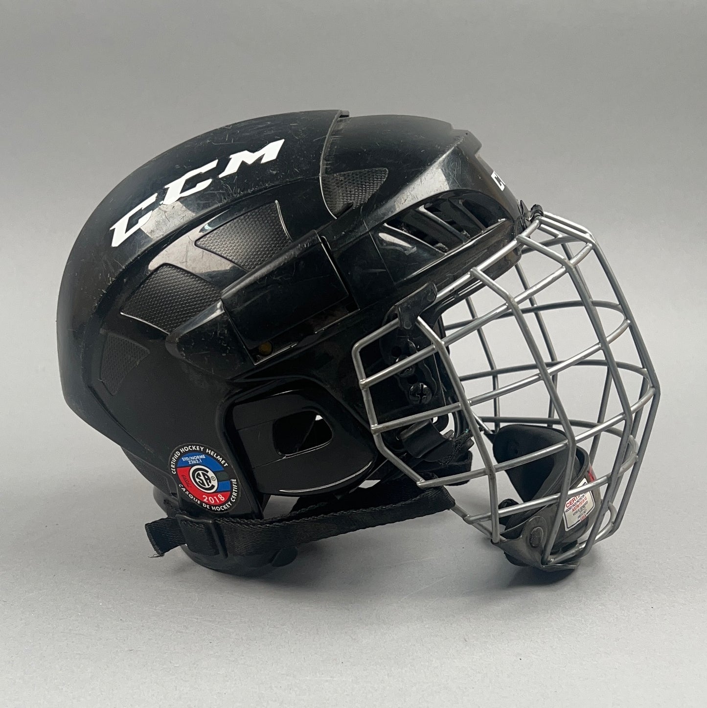 CCM FL40 M Medium 6 7/8" to 7 3/8" Senior Hockey Helmet