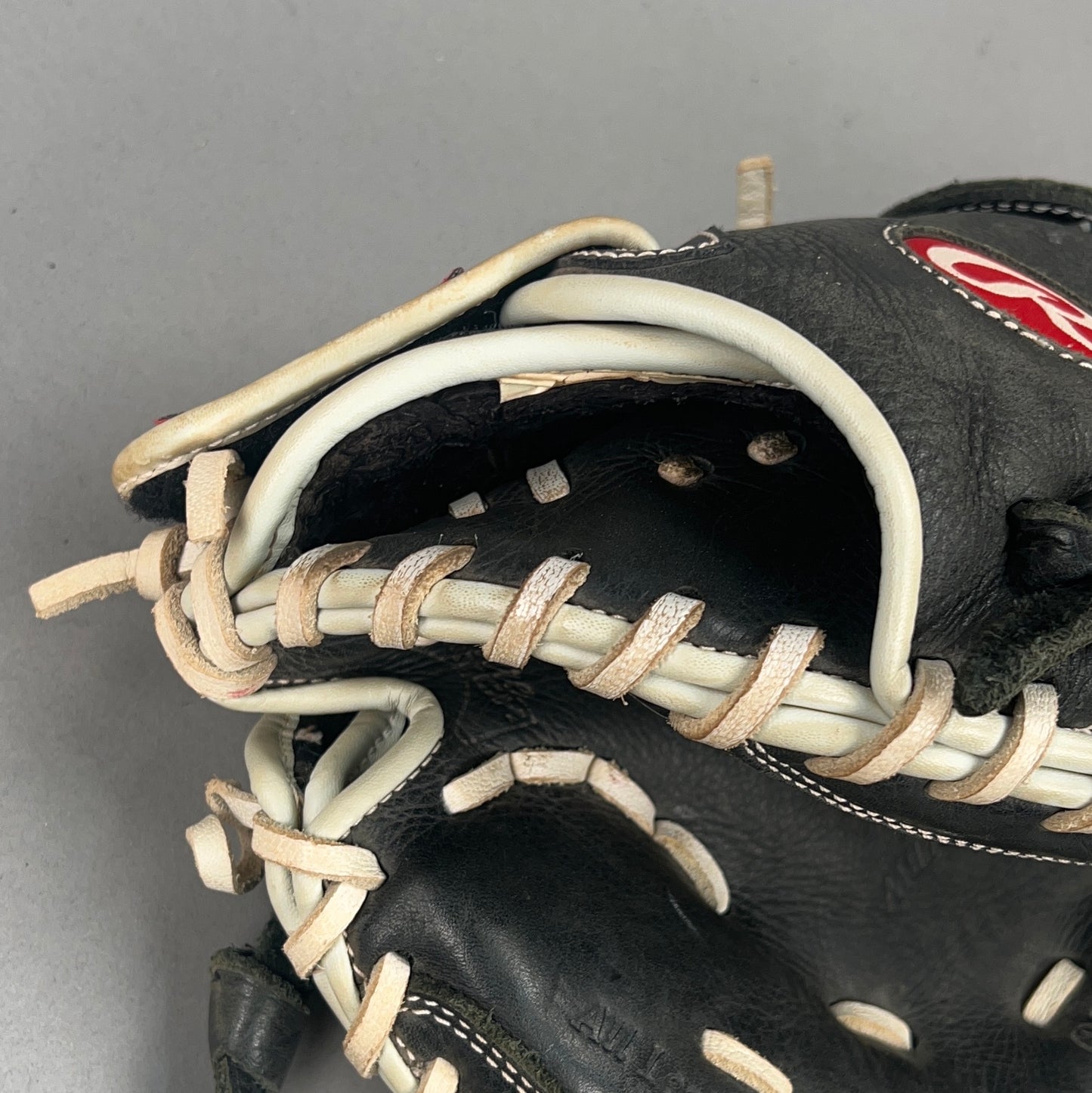 Rawlings Renegade RSOGM325BW 32.5" Right Hand Thrower Catchers Mitt