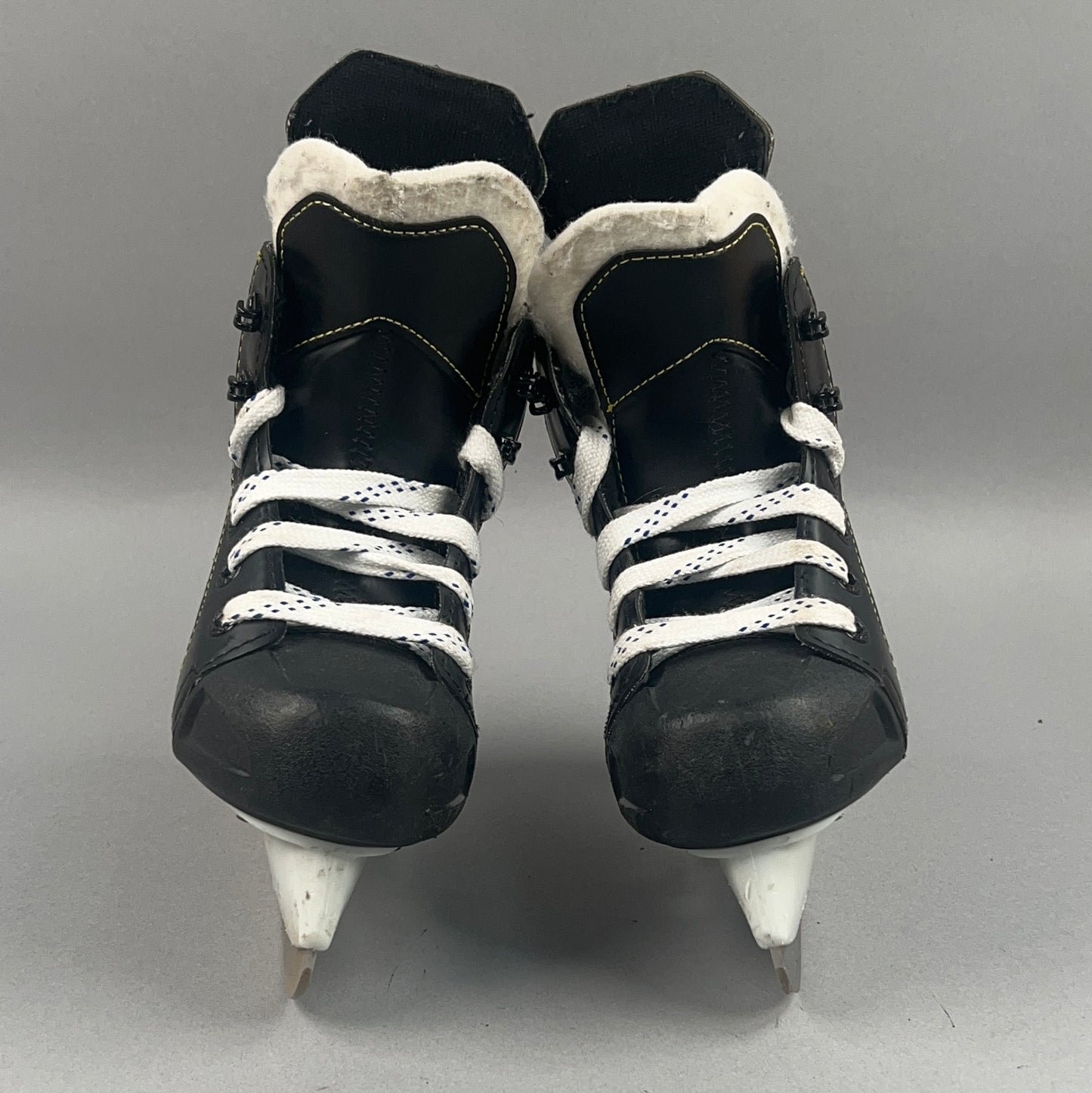 CCM Tacks AS 550 Size 12Y Youth Hockey Skates