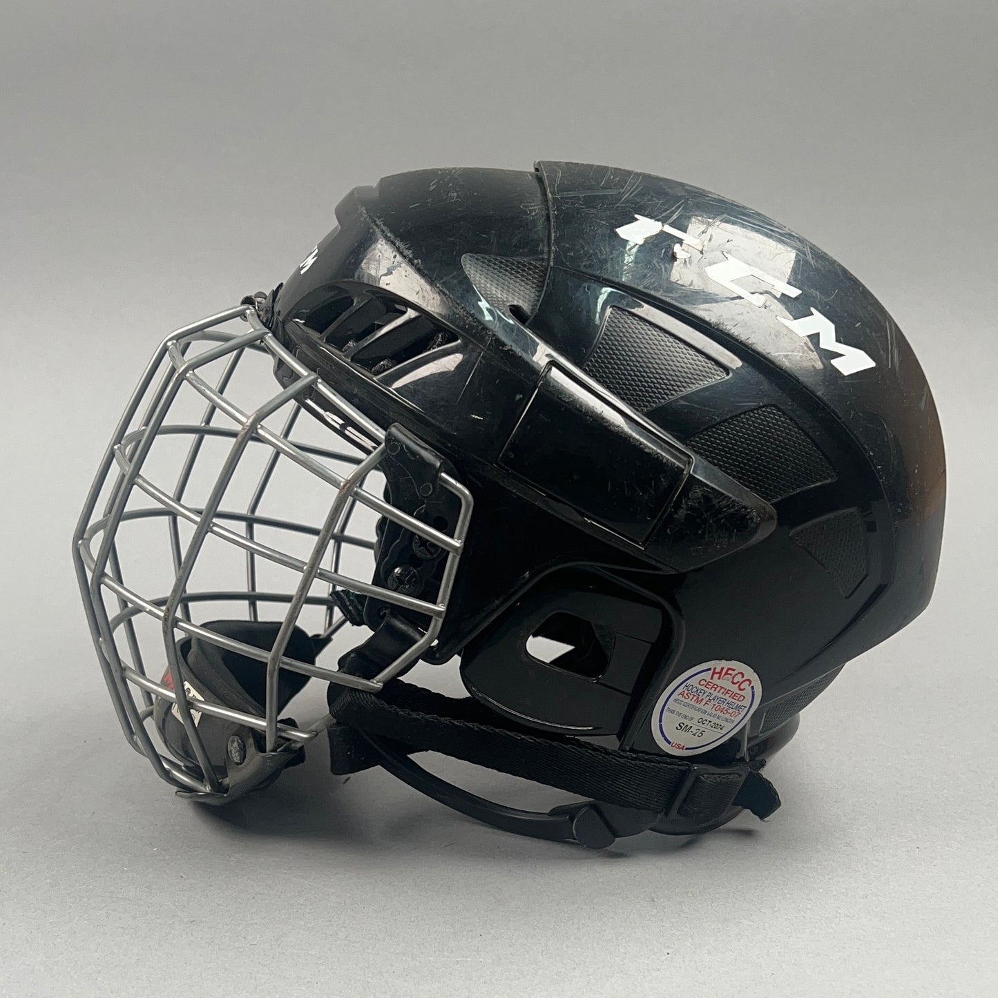 CCM FL40 M Medium 6 7/8" to 7 3/8" Senior Hockey Helmet