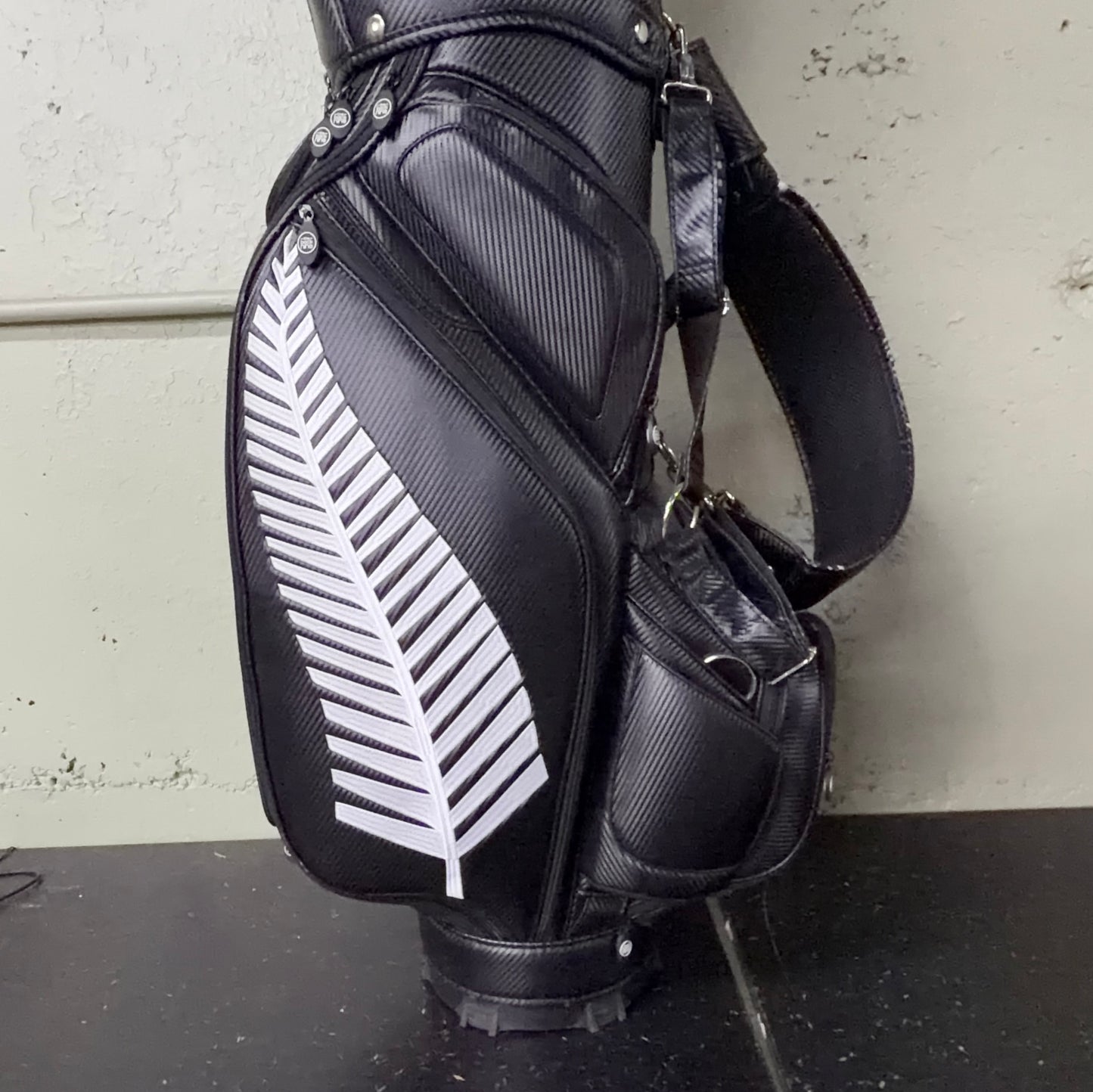The Back Nine Limited Edition Kiwi Black Championship TB03 Black Golf Bag