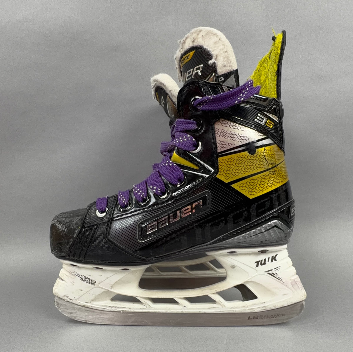 Bauer Supreme 3S Size 2 Junior Hockey Skates