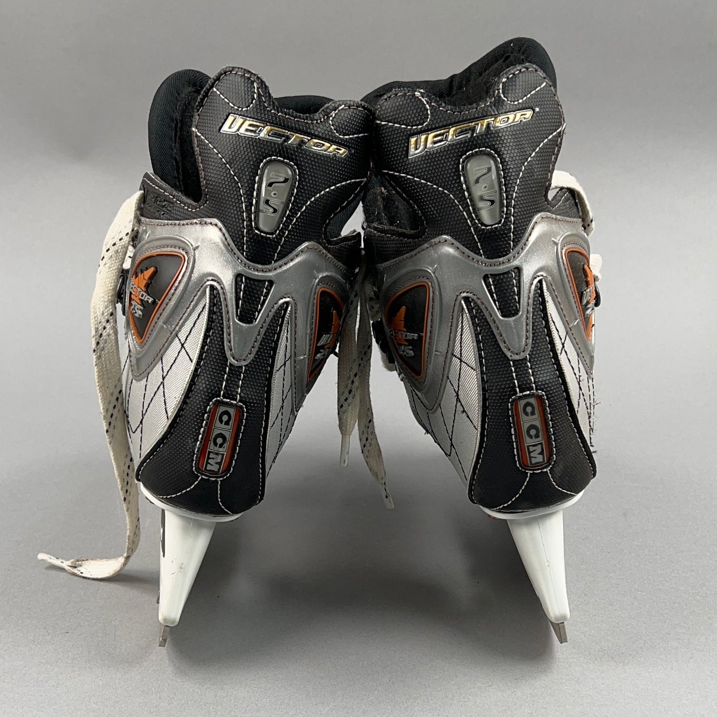 CCM Vector 7.5 Size 4 Intermediate Hockey Skates