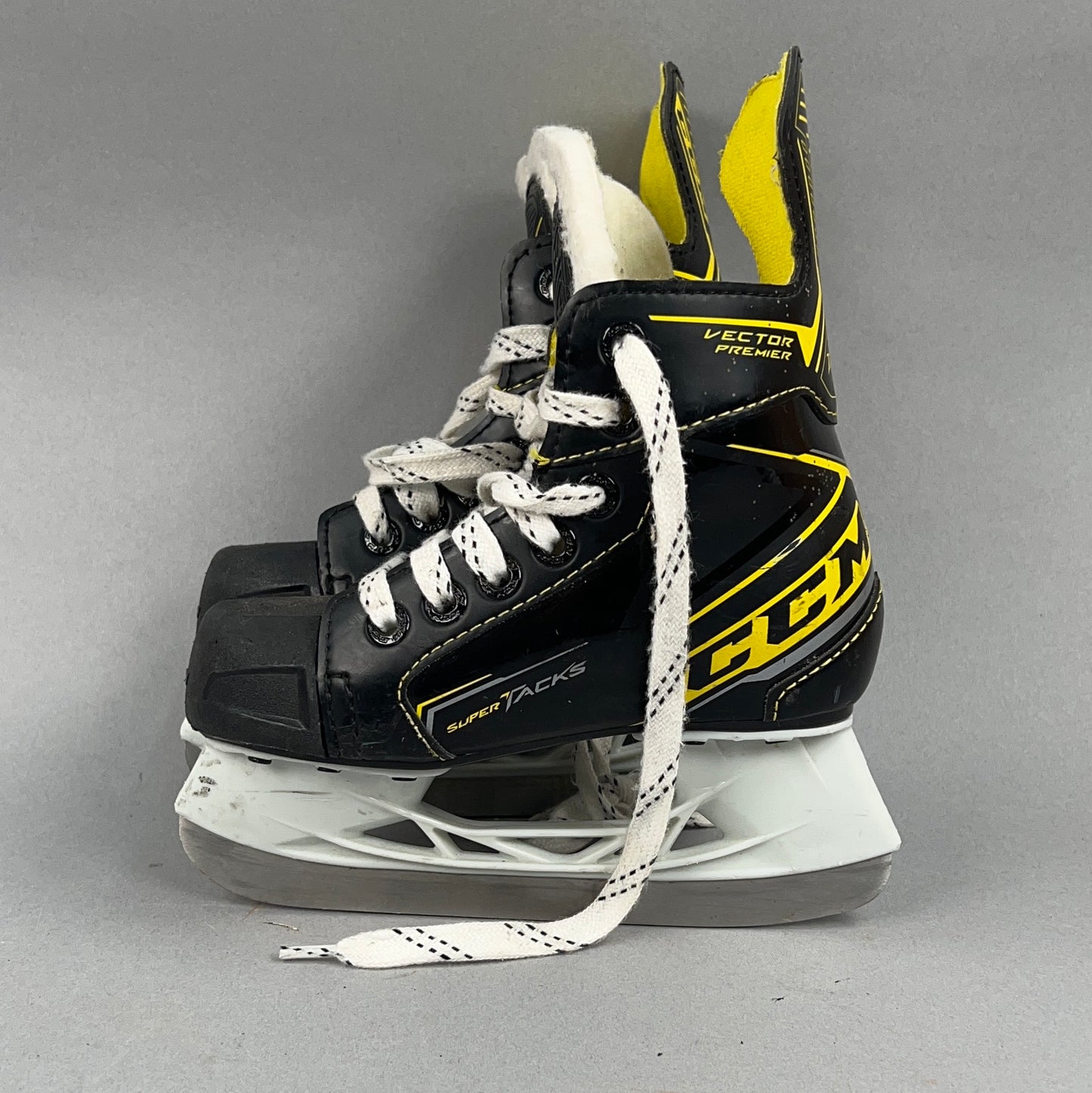 CCM Super Tacks Vector Premier Size 11Y Youth Hockey Skates