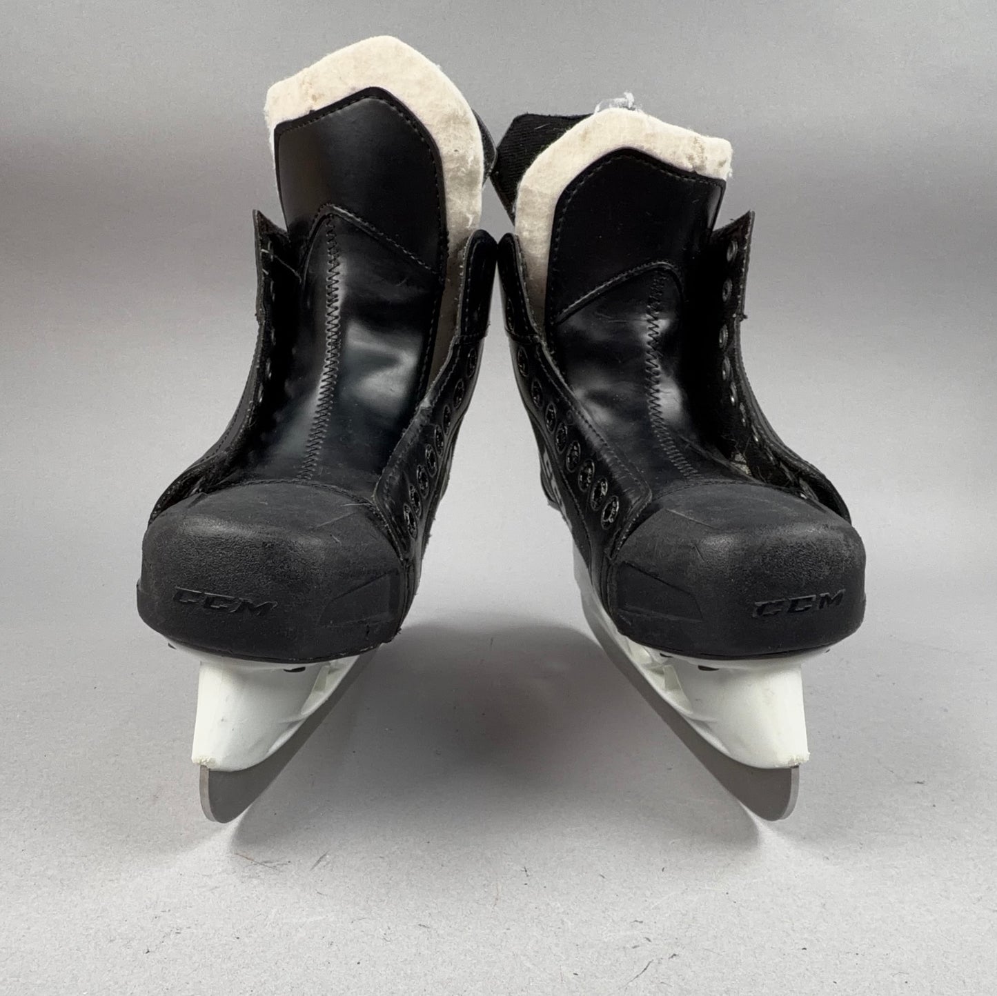 CCM Tacks 9042 Size 5 Intermediate Hockey Skates