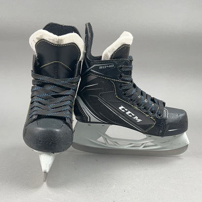 CCM Tacks 9040 Size 2 Junior Hockey Skates