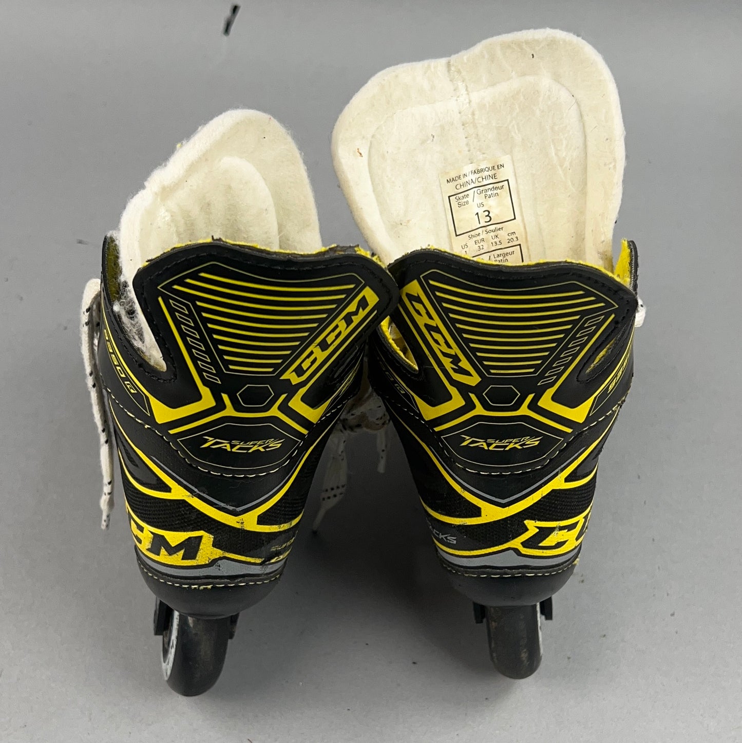 CCM Super Tacks 9350R Size 13Y Inline Skates