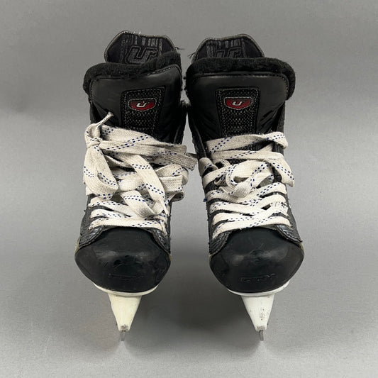 CCM U+ Size 2.5 Junior Hockey Skates