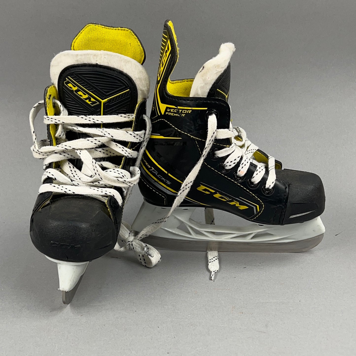 CCM Super Tacks Vector Premier Size 11Y Youth Hockey Skates