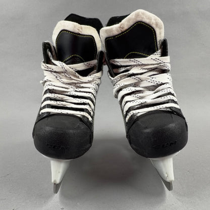 CCM Tacks 9040 Size 2 Junior Hockey Skates