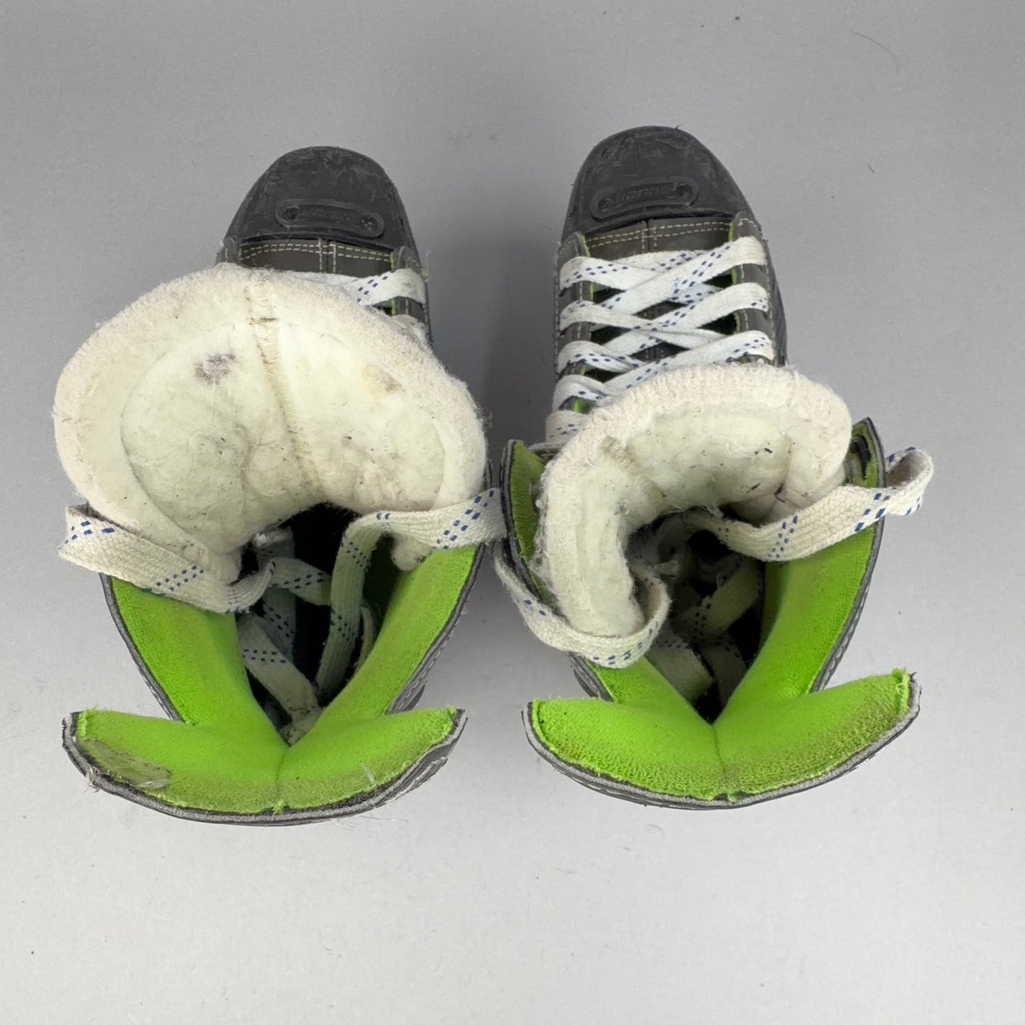 Bauer XLS Size 6.5 Intermediate Hockey Skates