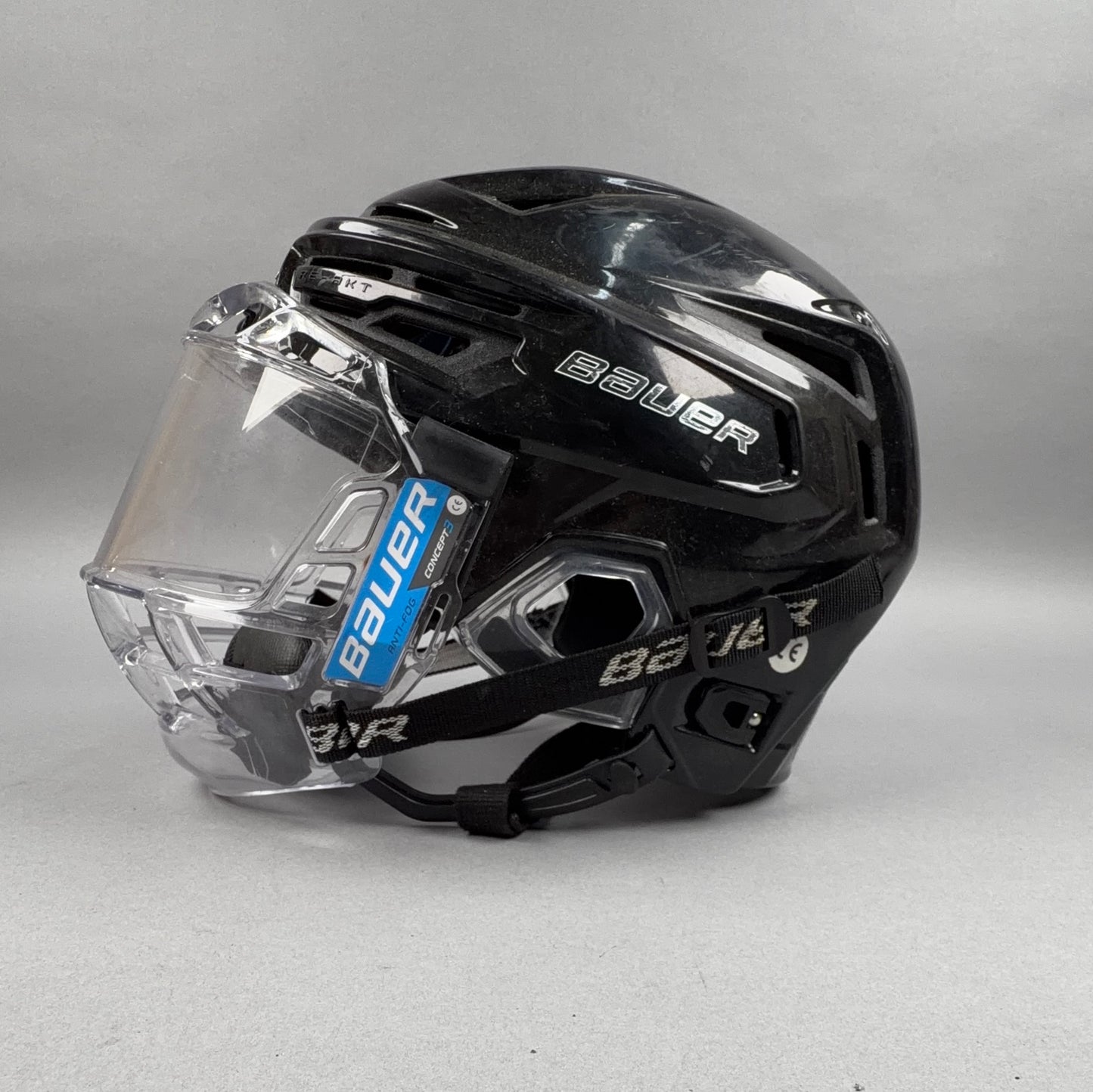 Bauer Re-Akt 150 Medium 22"-24" Hockey Helmet