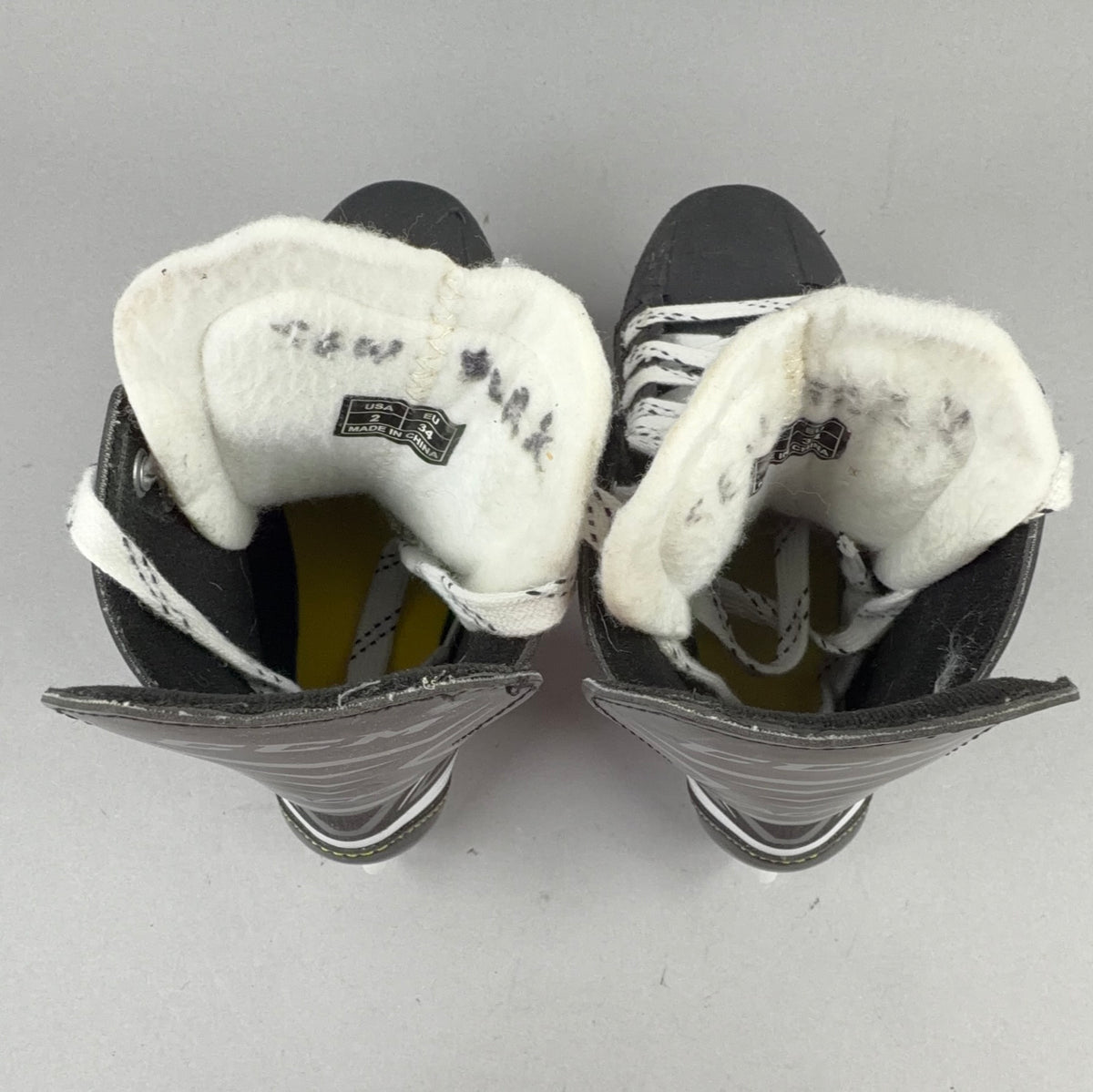 CCM Tacks 9040 Size 2 Junior Hockey Skates