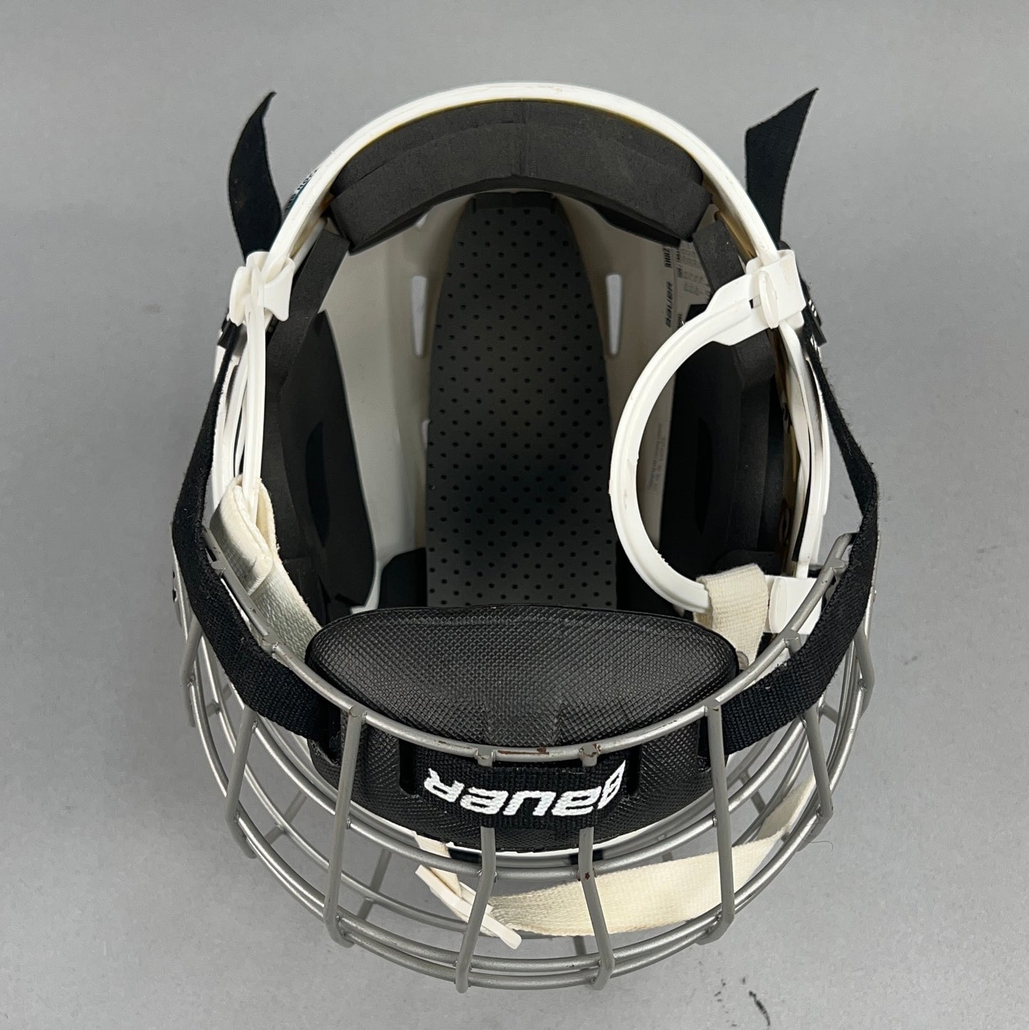 Bauer BHH2100 Medium 6 3/4" to 7 3/8" Senior Hockey Helmet