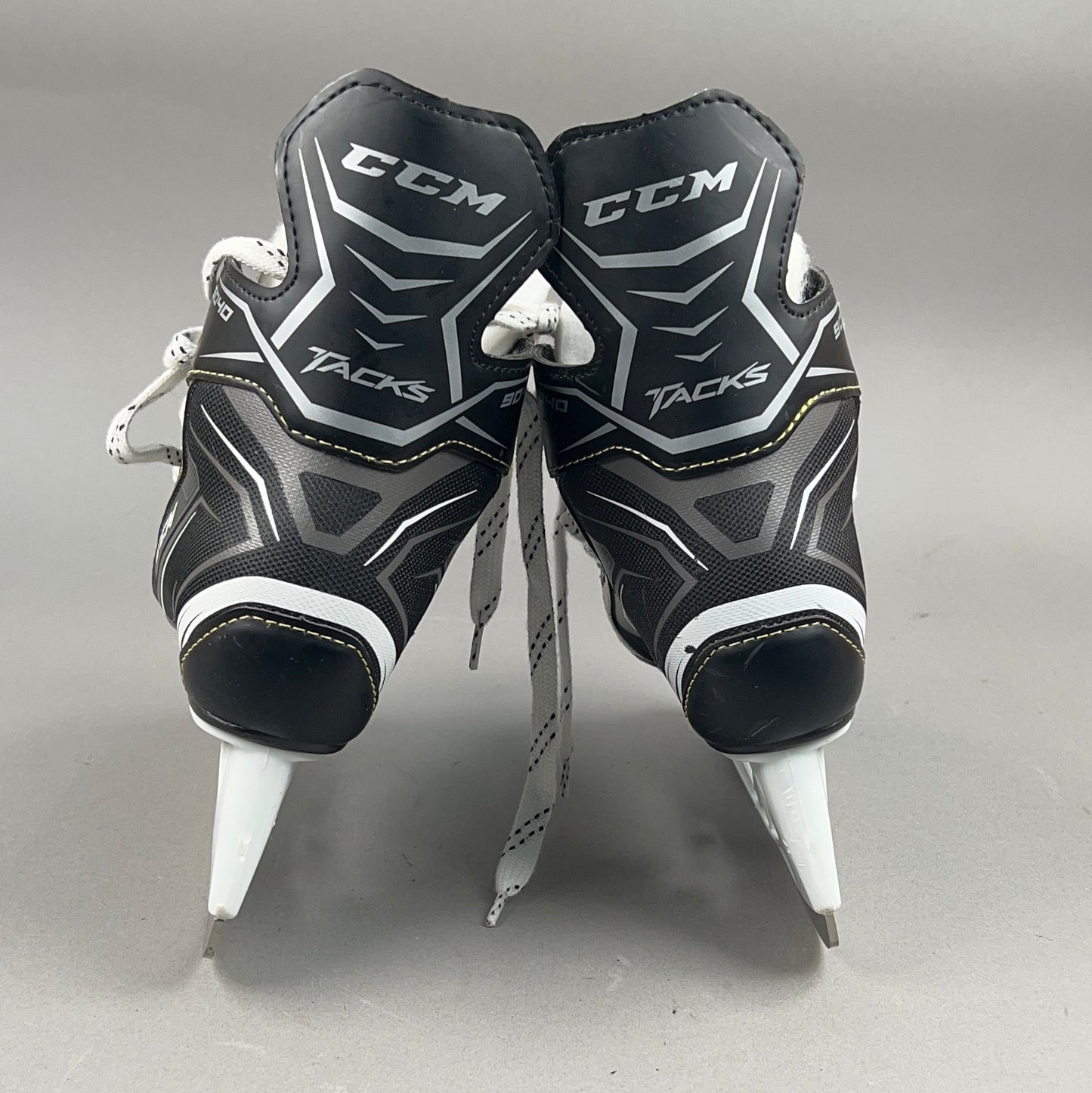 CCM Tacks 9040 Size 1 Junior Hockey Skates