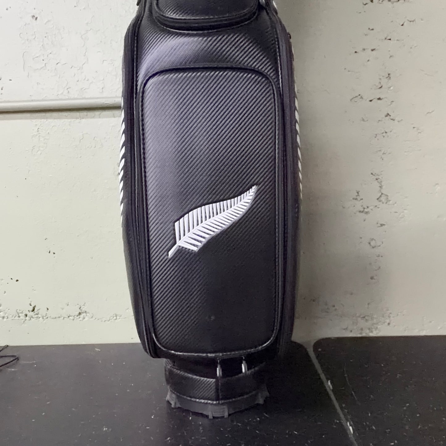 The Back Nine Limited Edition Kiwi Black Championship TB03 Black Golf Bag