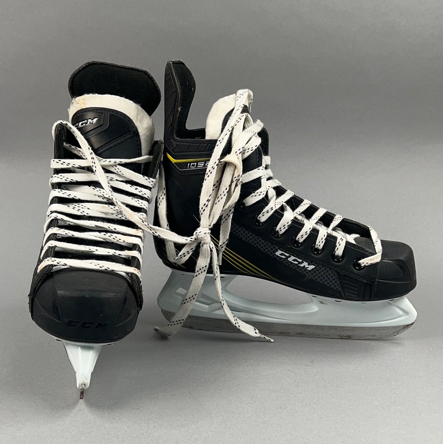 CCM Tacks 1052 Size 5 Intermediate Hockey Skates