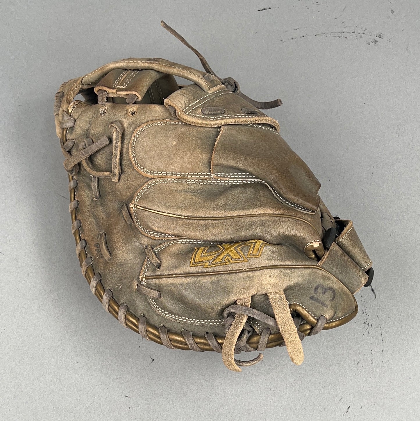 Louisville Slugger LXT Series LXRF19CM 33" Right Hand Thrower Catchers Mitt