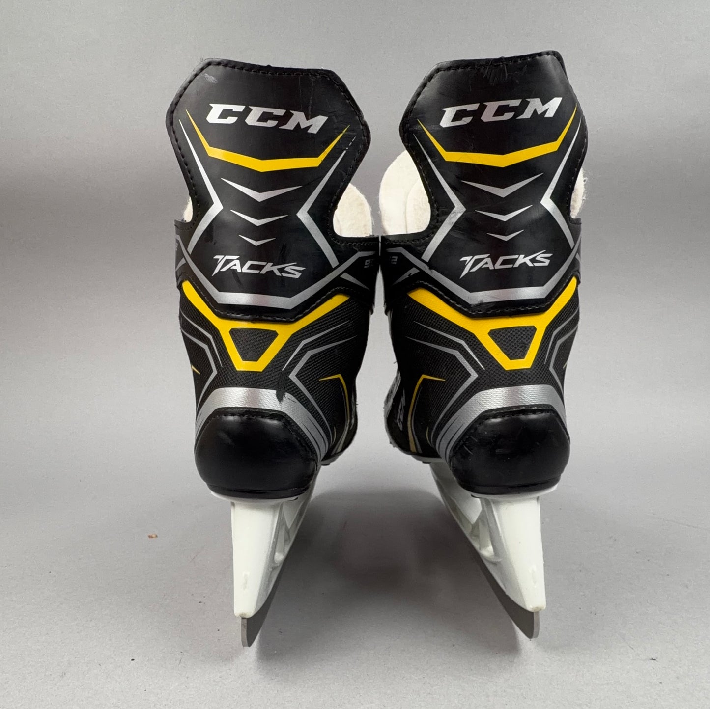 CCM Tacks 9042 Size 5 Intermediate Hockey Skates