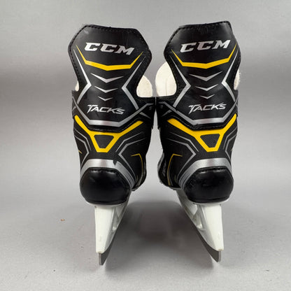 CCM Tacks 9042 Size 5 Intermediate Hockey Skates