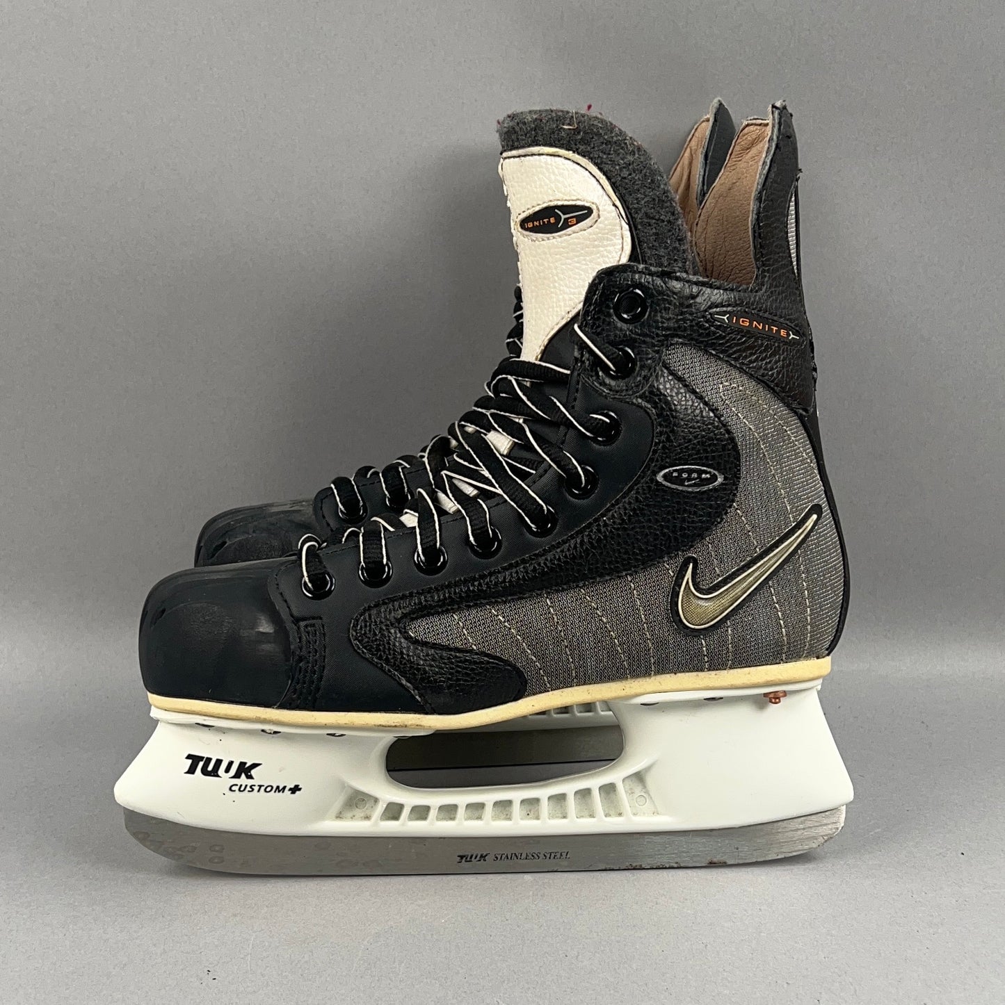 Nike Ignite Size 6 Vintage Intermediate Hockey Skates