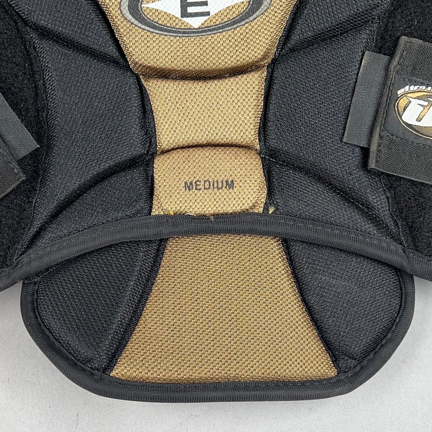 Easton Gen IV Air Senior Medium Hockey Shoulder Pads